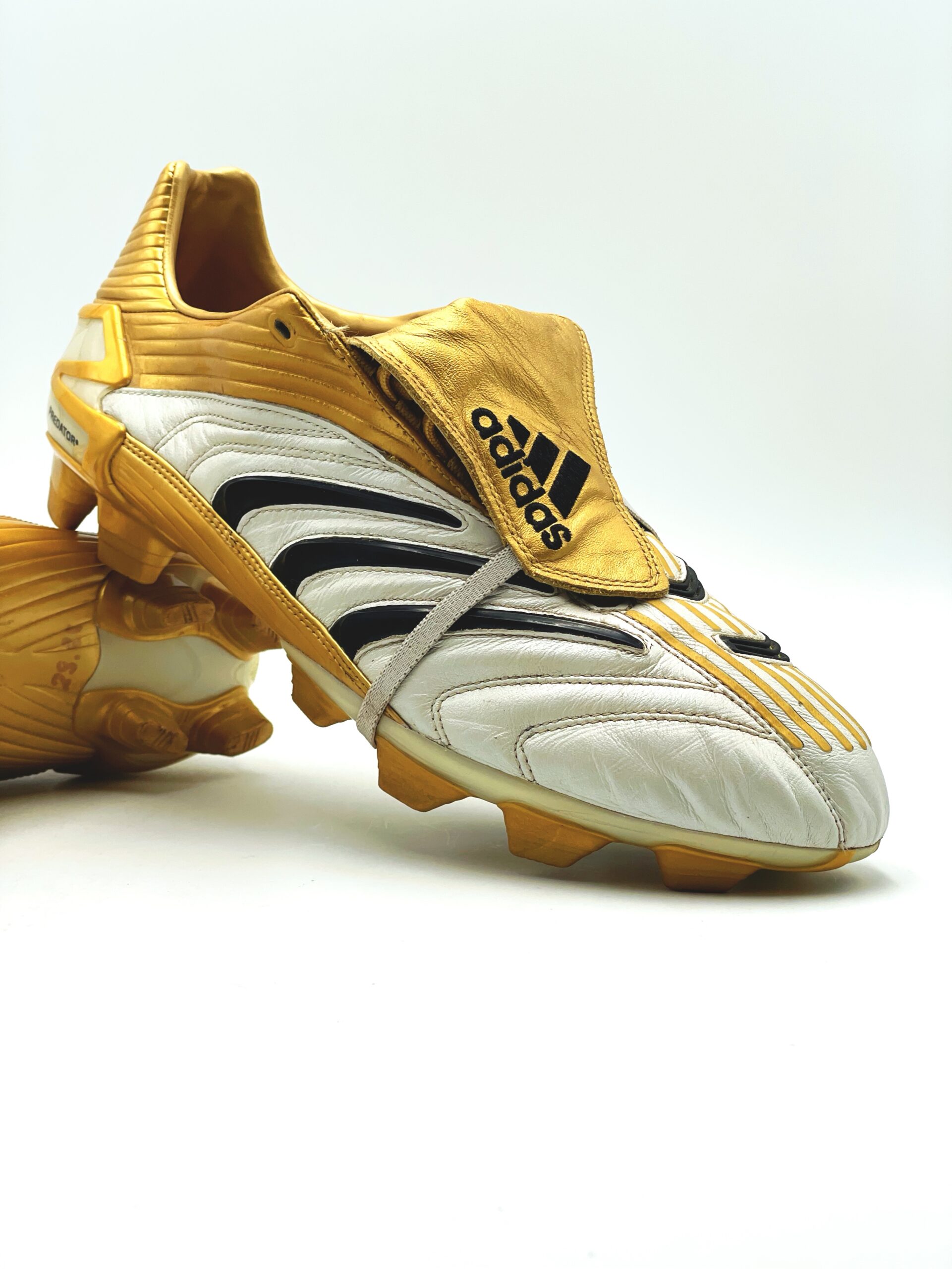 You are currently viewing Seltene Adidas Predator mit Stollen: Deine Wahl für die ultimative Spielkontrolle